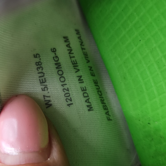 OOFOS OOMG Eezee Low Womens Size 7.5 Tie Dye Pink Recovery Slip On Shoes - Picture 2 of 10